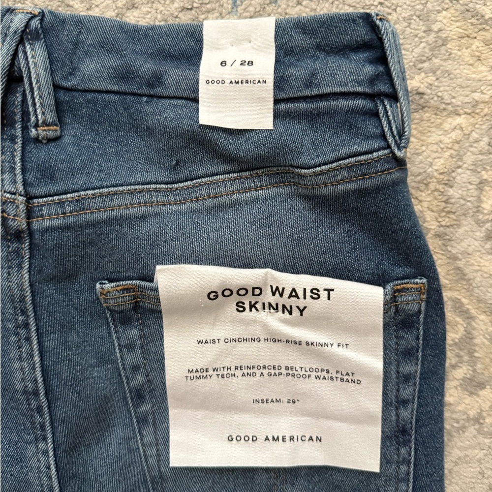 Good American Good Waist Skinny Jeans - Picture 9 of 10
